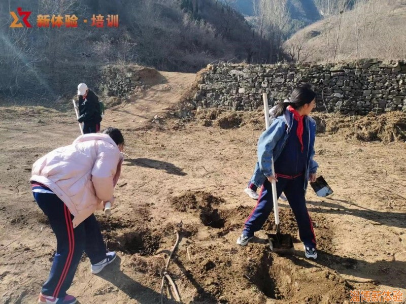 2022年3月某中學植樹節(jié)活動